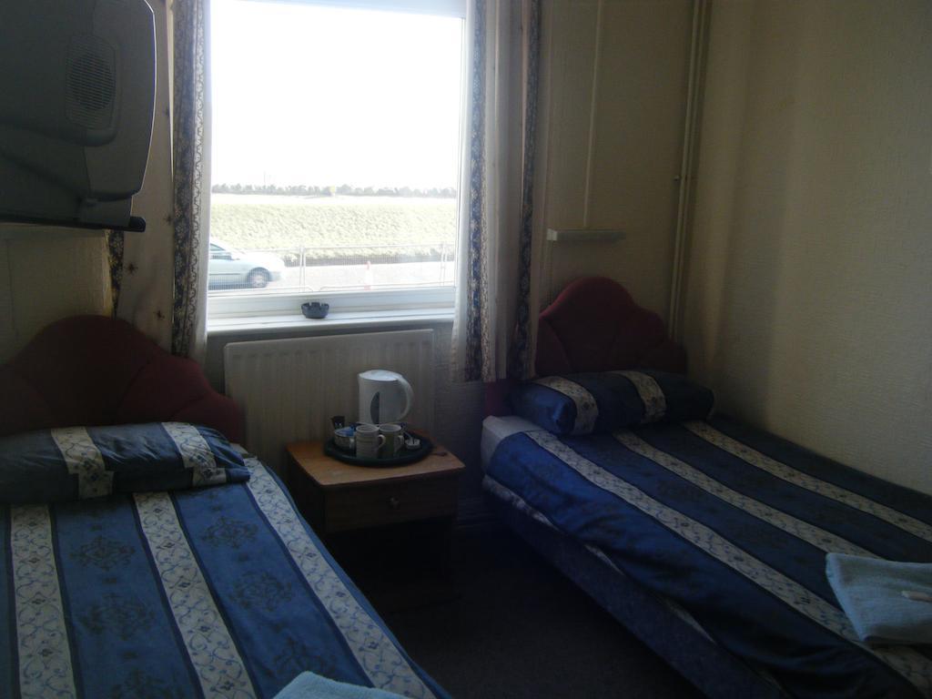 Tudor Court Hotel Swansea Room photo