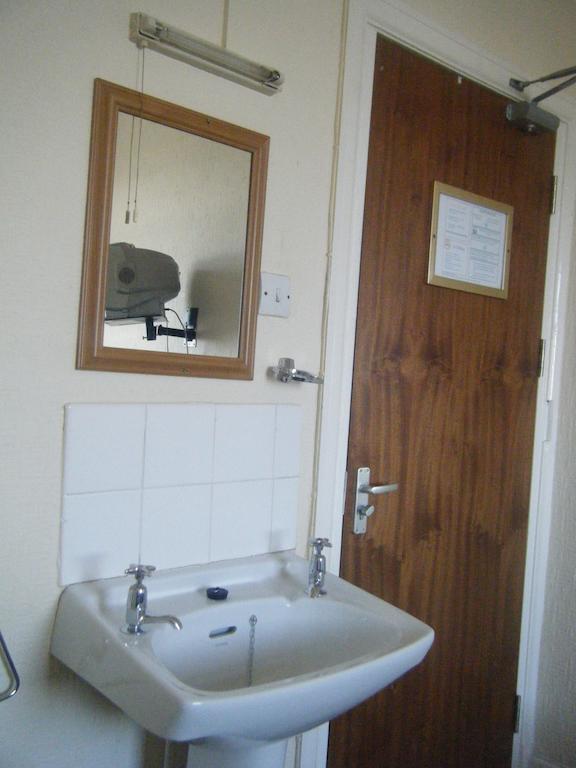 Tudor Court Hotel Swansea Room photo