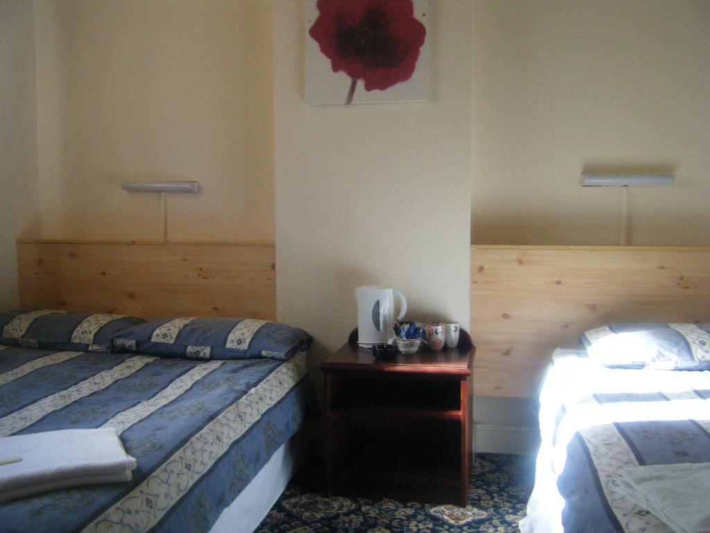 Tudor Court Hotel Swansea Room photo